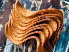 Ведро Ржаные гренки с чесноком: Ресторанные гренки с сыром