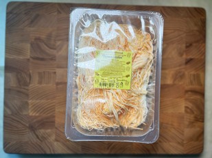 Арахис в глазури со вкусом барбекю: Сыр Чечил паутинка (краб)  500 гр.