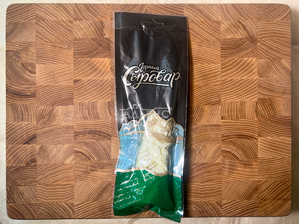 Сыр 100 гр ГОРНЫЙ СЫРОВАР (Косичка с укропом и чесноком) в Северодвинске